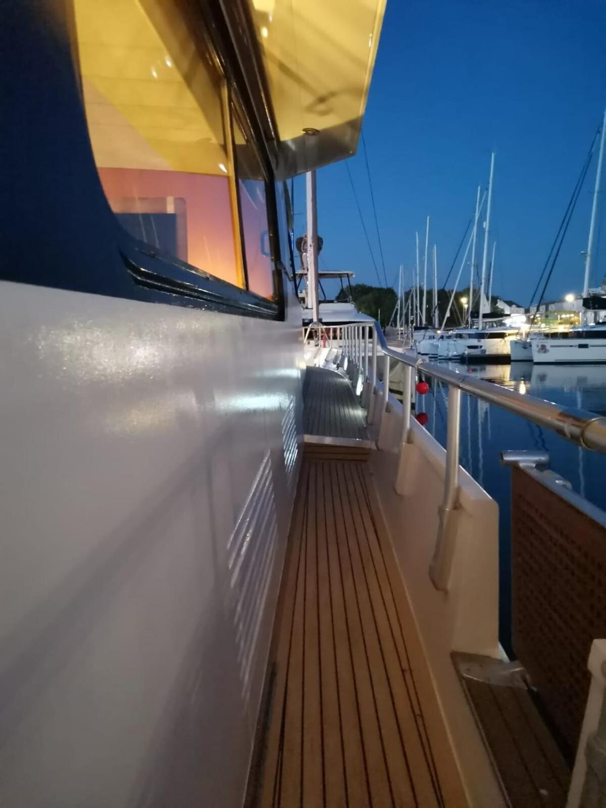 Hotel Yacht Aquamarina Vieux Port La Rochelle à La Rochelle  Extérieur photo