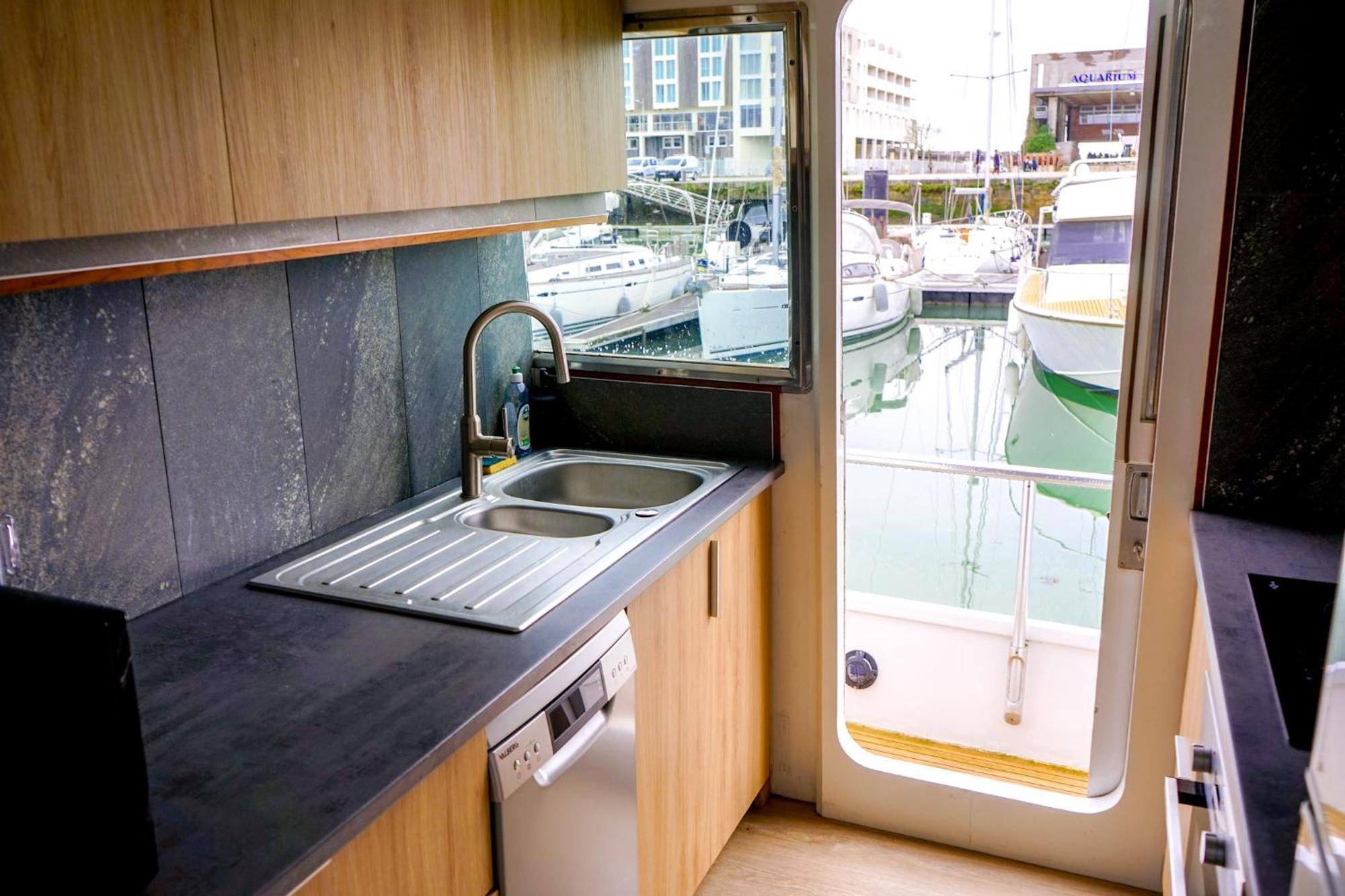 Hotel Yacht Aquamarina Vieux Port La Rochelle à La Rochelle  Extérieur photo